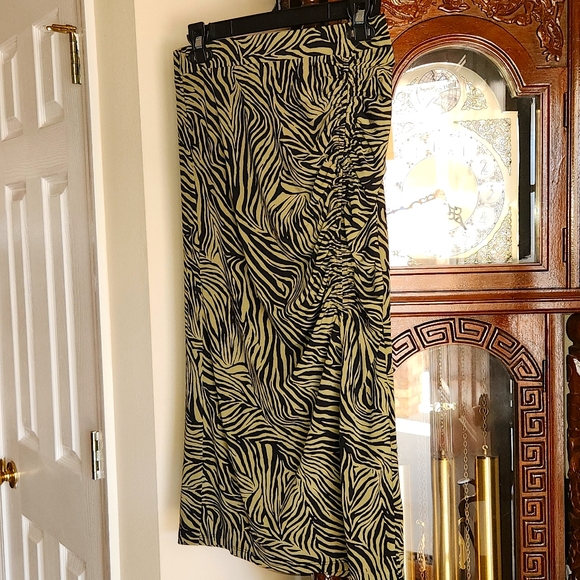 NWT, Michael Kors, Women's Olive and Black zebra print skirt, Sz M - Picture 3 of 10